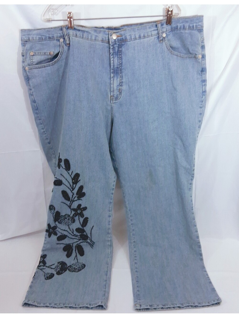 DENIM 24/7 Faded Blue Jeans RT Leg Black FLORAL Embroidery Waist 46" Inseam 29"